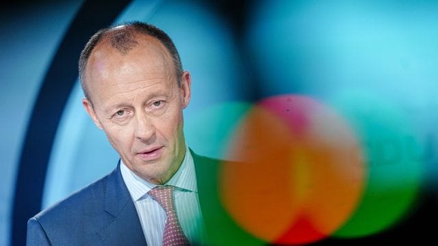 Friedrich Merz, CDU-Bundestagsabgeordneter, präsentiert sich als Kandidat für den CDU-Parteivorsitz. Friedrich Merz, CDU-Bundestagsabgeordneter, präsentiert sich als Kandidat für den CDU-Parteivorsitz.