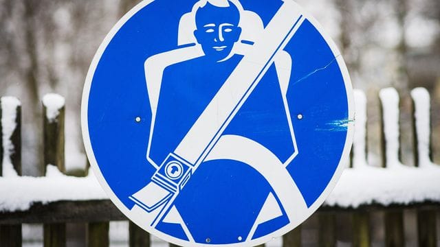 Seit 1984 ist wird das Fahren ohne Gurt mit einem Bußgeld geahndet. Seit 1984 ist wird das Fahren ohne Gurt mit einem Bußgeld geahndet.