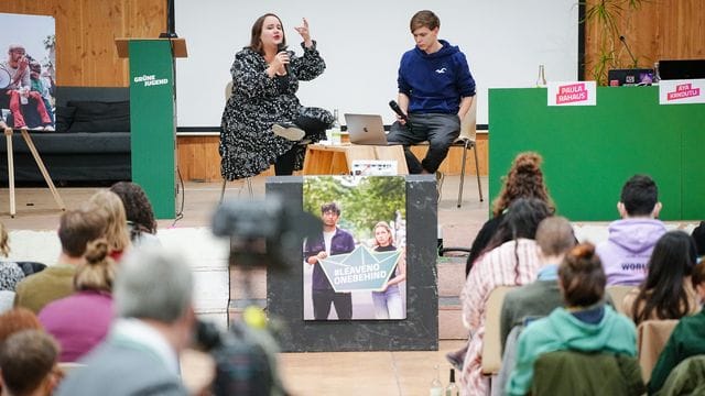 Die stellvertretende Grünen-Bundesvorsitzende Ricarda Lang und der Grüne-Jugend-Chef Timon Dzienus. Die stellvertretende Grünen-Bundesvorsitzende Ricarda Lang und der Grüne-Jugend-Chef Timon Dzienus.