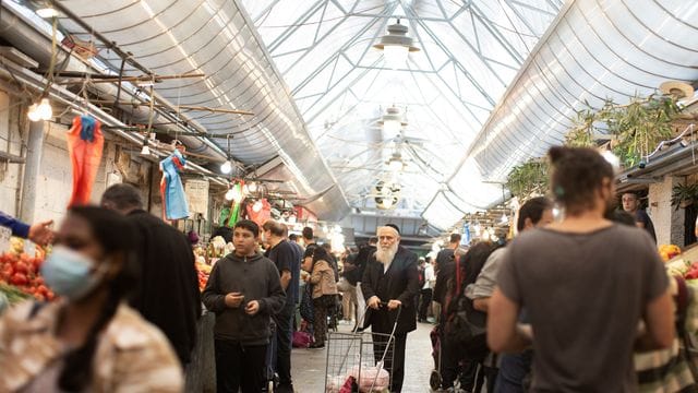 Der belebte Mahane Yehuda Markt in Jerusalem. Der belebte Mahane Yehuda Markt in Jerusalem.