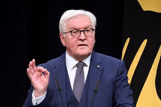 Bundespräsident Frank-Walter Steinmeier bittet die Bürger: "Halten wir uns an die Regeln, reduzieren wir noch einmal unsere Kontakte".