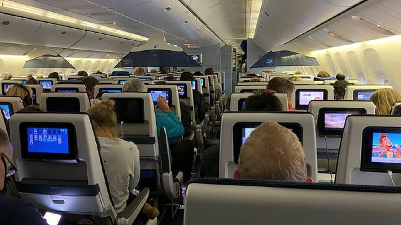 Blick in den Innenraum des Fluges KLM 598 aus Kapstadt nach Amsterdam.