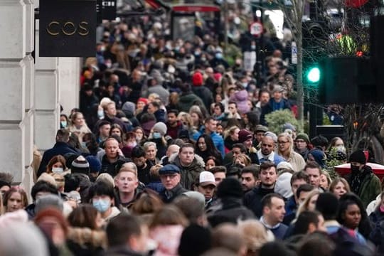 Mittlerweile sind in etlichen Ländern Fälle der Omikron-Variante aufgetaucht.