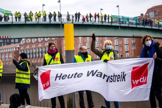 Verdi und der Beamtenbund dbb forderten fünf Prozent mehr Gehalt.