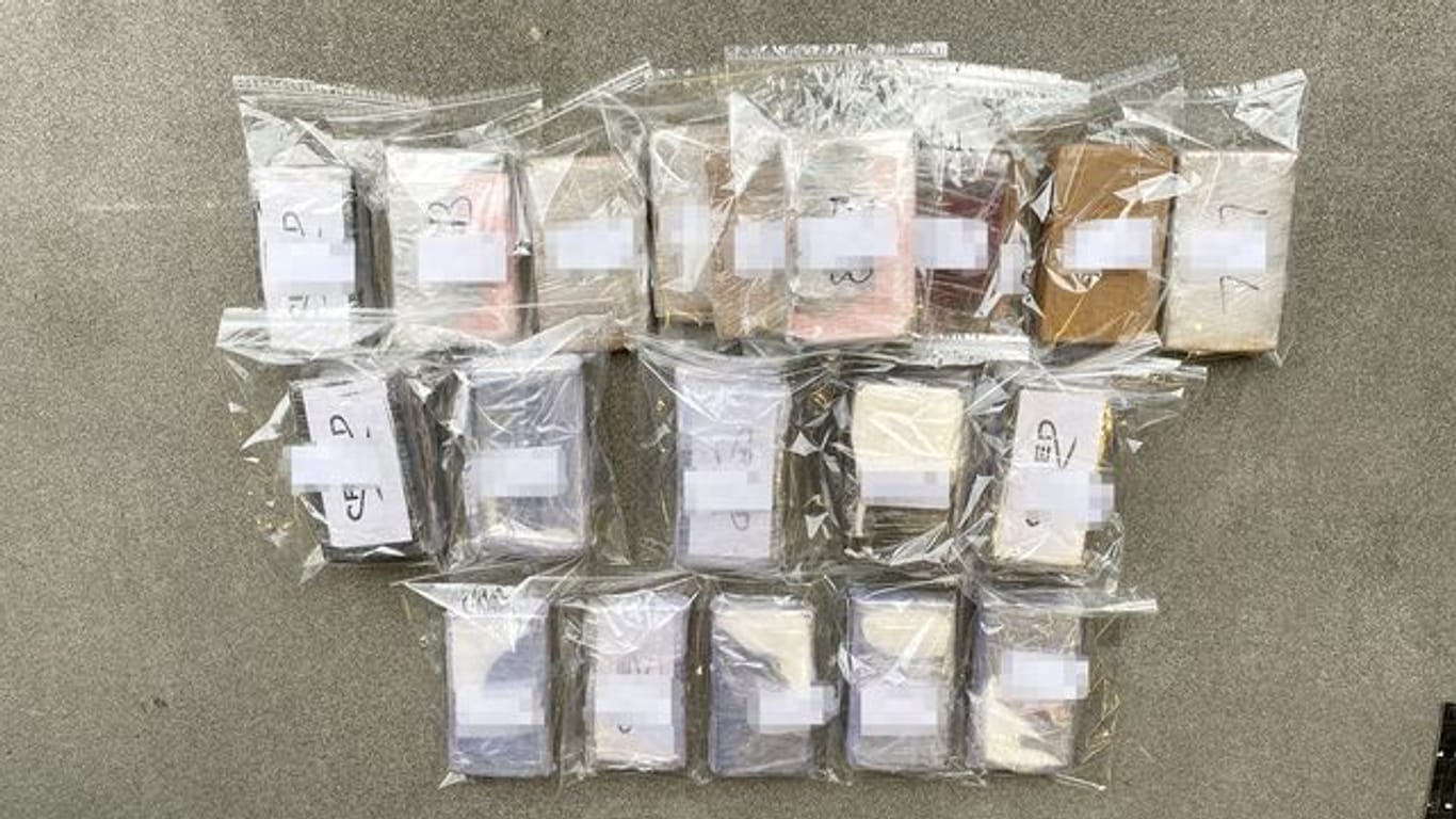 Das von der Polizei in Bayern sichergestellte Kokain hat einen Wert von etwa 2,7 Millionen Euro.