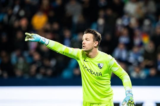 Angeschlagen: Bochums Torwart Manuel Riemann gestikuliert.