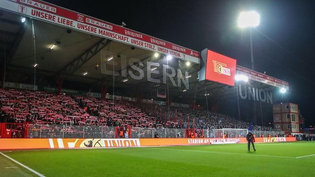 Bald schon wieder Geschichte? Beim Berliner Derby Union gegen Hertha waren die Zuschauerränge noch prall gefüllt. Bald schon wieder Geschichte? Beim Berliner Derby Union gegen Hertha waren die Zuschauerränge noch prall gefüllt.