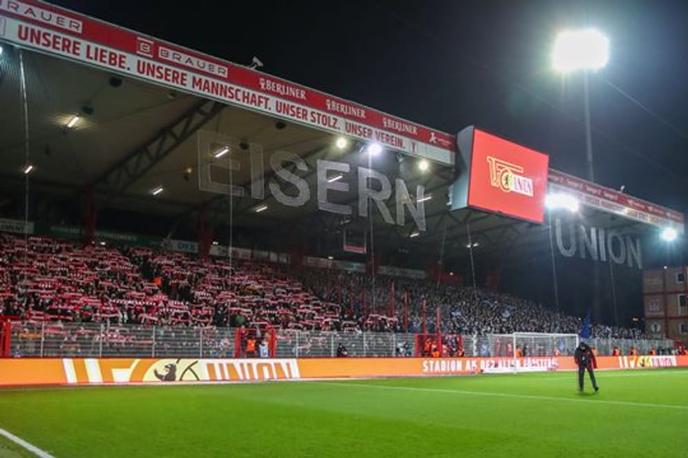Bald schon wieder Geschichte? Beim Berliner Derby Union gegen Hertha waren die Zuschauerränge noch prall gefüllt.