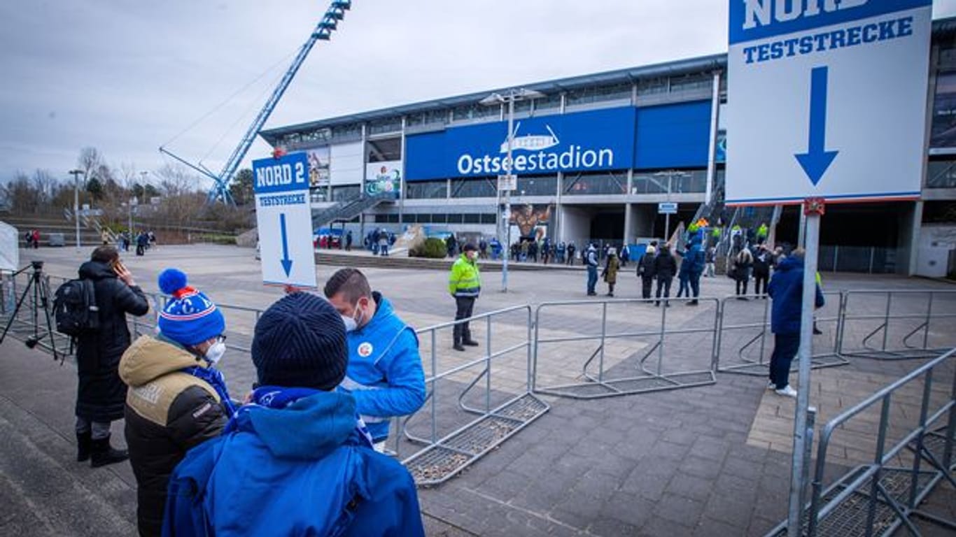 Hansa Rostock darf nur 1000 Zuschauer zur Partie gegen den FC Ingolstadt ins Ostseestadion lassen.
