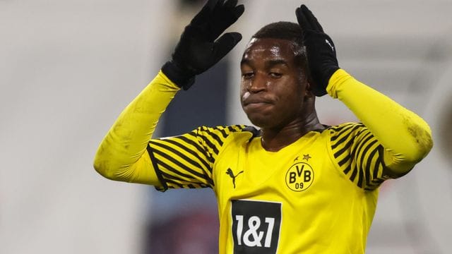 Hat sich einen Muskelfaserrisses zugezogen und fällt für Borussia Dortmund länger aus: Youssoufa Moukoko. Hat sich einen Muskelfaserrisses zugezogen und fällt für Borussia Dortmund länger aus: Youssoufa Moukoko.