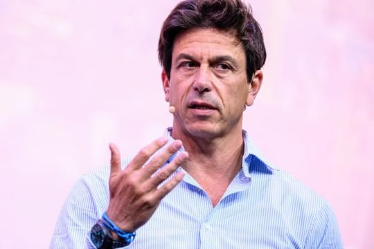 Toto Wolff ist der alleinige Innen- und Außenminister bei Mercedes, quasi eine Art Superminister.