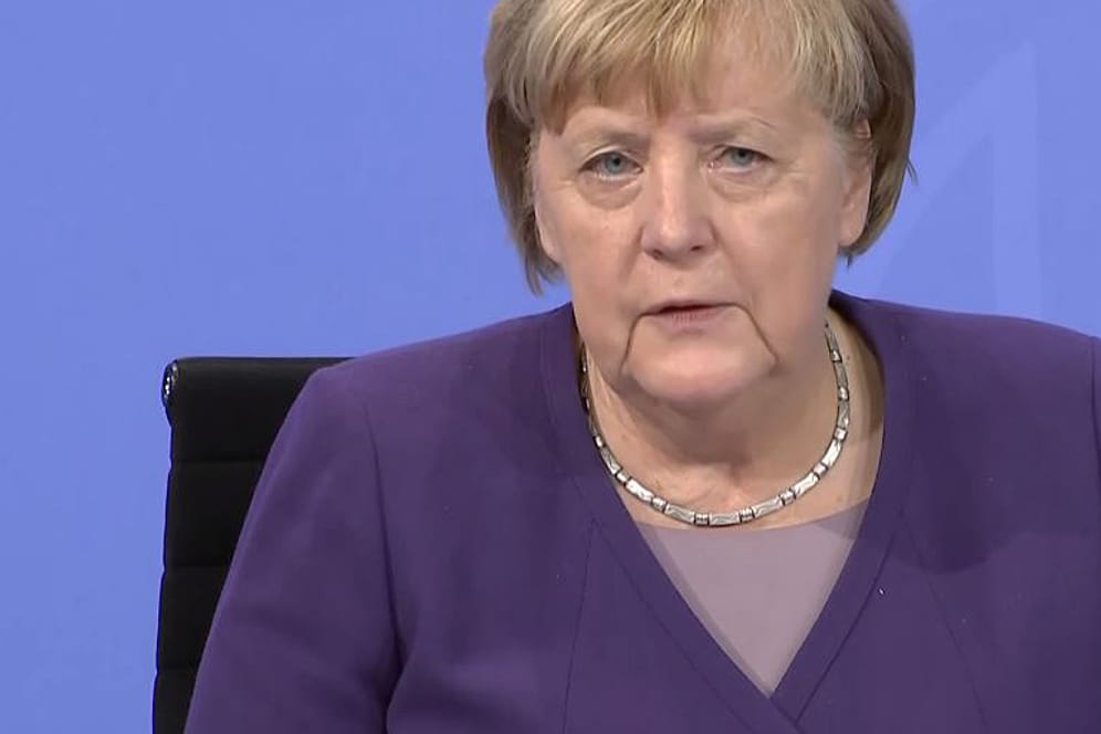 Angela Merkel in Berlin: Die geschäftsführende Kanzlerin stellt die neuen Corona-Regeln vor.