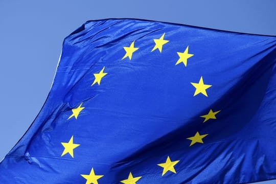 Der Rechtsstaatsmechanismus vor, dass EU-Staaten Mittel aus dem Gemeinschaftsbudget gekürzt werden können, wenn wegen Verstößen gegen rechtsstaatliche Prinzipien ein Missbrauch von EU-Geldern droht.