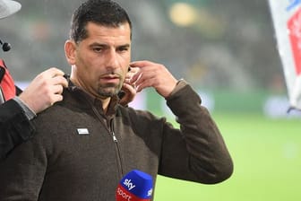 Bei Schalkes Trainer besteht der Verdacht auf eine Corona-Infektion: Trainer Dimitros Grammozis.