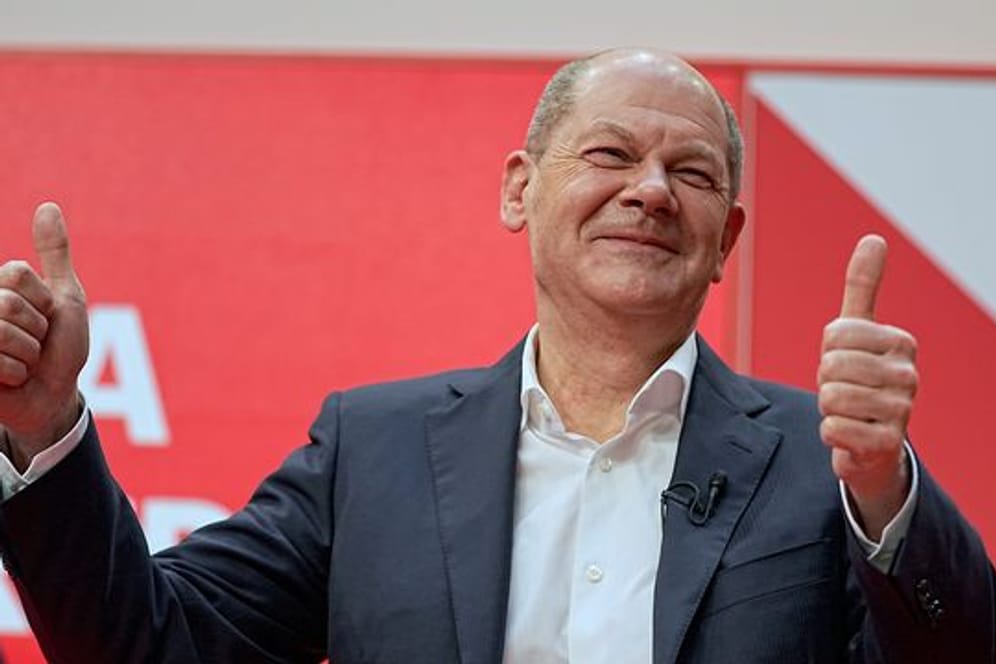 Seine SPD hat der Ampel-Koalition zugestimmt: der wohl künftige Kanzler Olaf Scholz darf sich freuen.