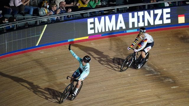 Geht als Spitzenreiterin der Sprint-Wertung in die letzte Runde der neuen Champions League: Emma Hinze (vorne).