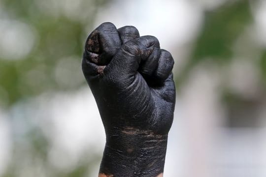Rassistisch Diskriminierte haben es bei Streitigkeiten leichter sich zu wehren, wenn "solidarische Dritte" sie unterstützen.