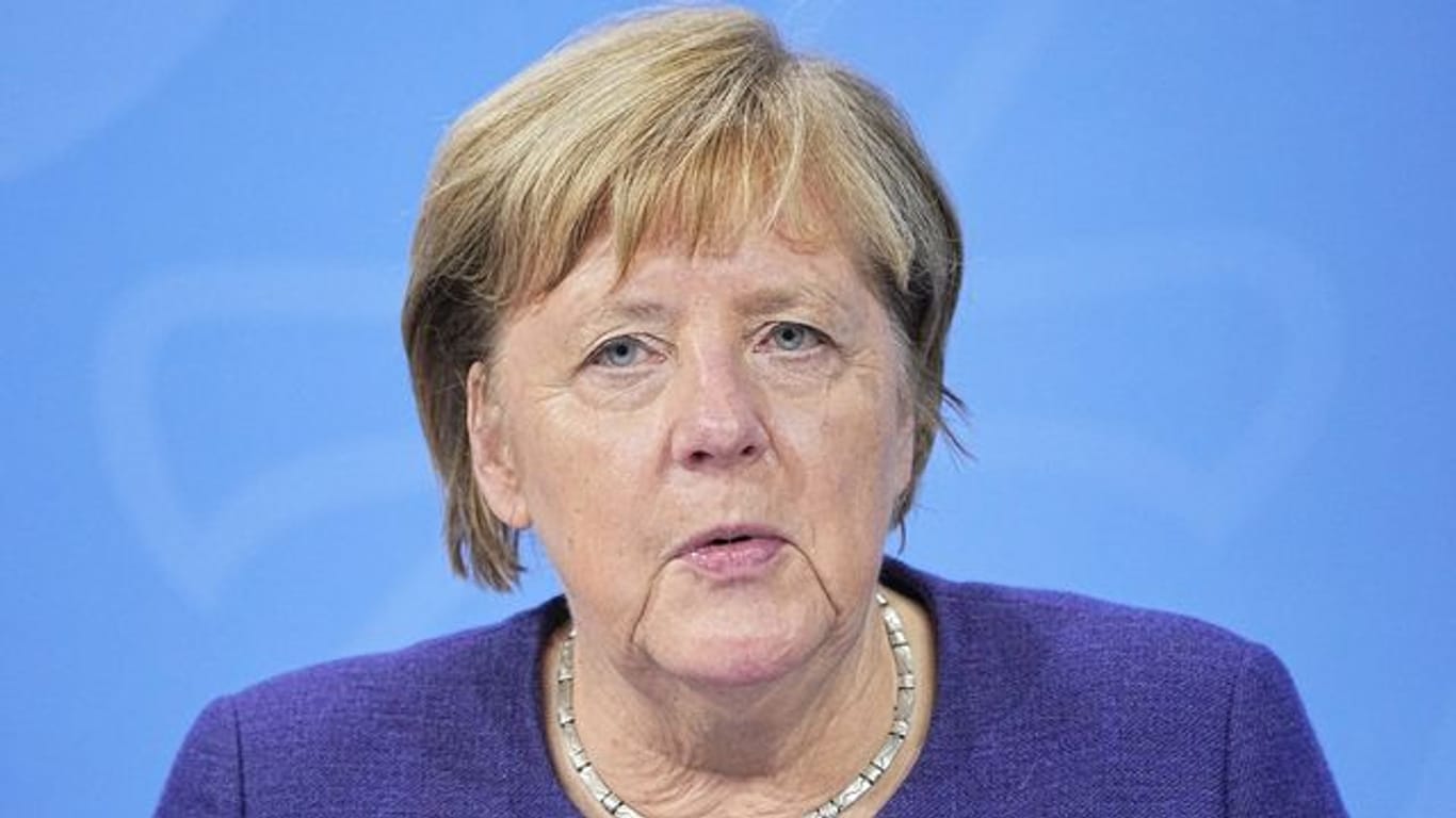Die geschäftsführende Kanzlerin Angela Merkel und äußert sich zur aktuellen Corona-Lage.