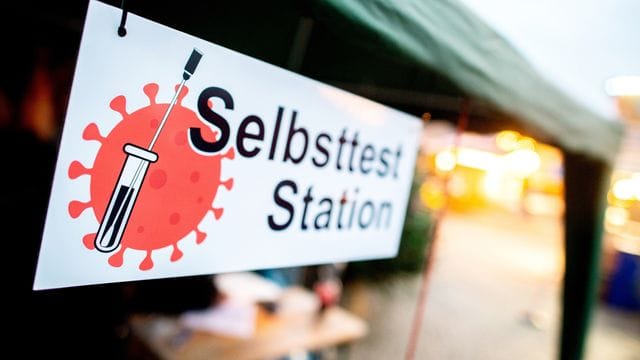 Selbsttests und Kontaktbeschränkungen: Die Sieben-Tage-Inzidenz sinkt leicht. Selbsttests und Kontaktbeschränkungen: Die Sieben-Tage-Inzidenz sinkt leicht.