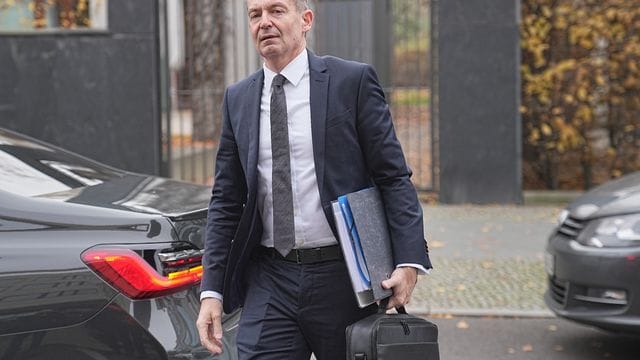 FDP-Politiker Volker Wissing rät dazu, an Weihnachten zu Hause zu bleiben. FDP-Politiker Volker Wissing rät dazu, an Weihnachten zu Hause zu bleiben.