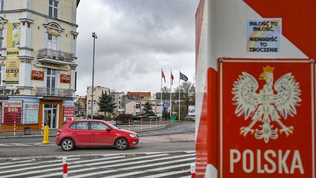 Wegen hoher Corona-Infektionszahlen gilt Polen als Hochrisikogebiet. Wegen hoher Corona-Infektionszahlen gilt Polen als Hochrisikogebiet.
