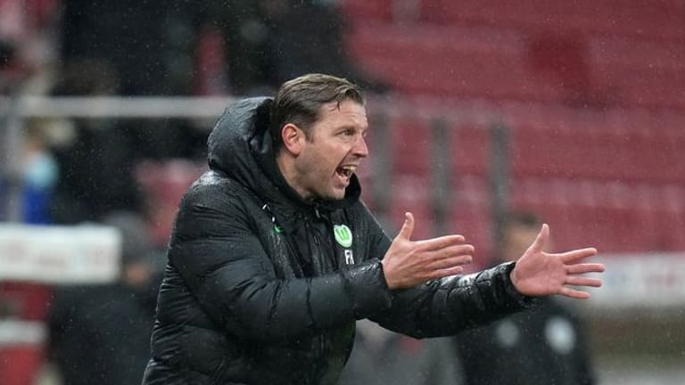 Stand mit Wolfsburg in Mainz sprichwörtlich im Regen: VfL-Cooach Florian Kohfeldt.