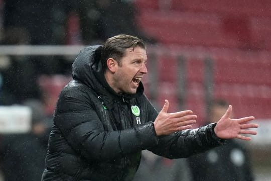 Stand mit Wolfsburg in Mainz sprichwörtlich im Regen: VfL-Cooach Florian Kohfeldt.