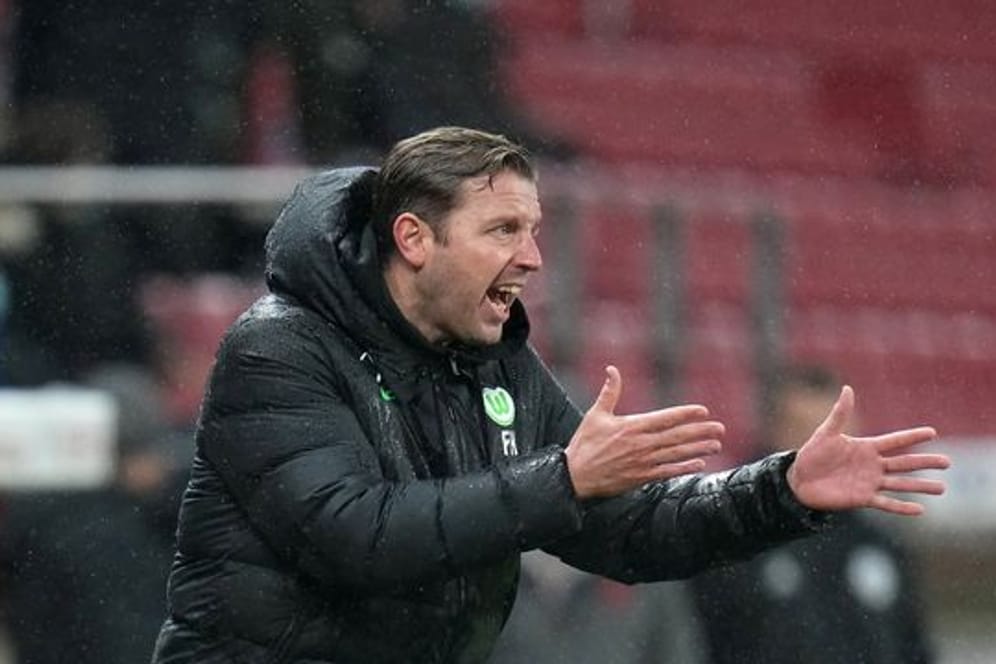 Stand mit Wolfsburg in Mainz sprichwörtlich im Regen: VfL-Cooach Florian Kohfeldt.
