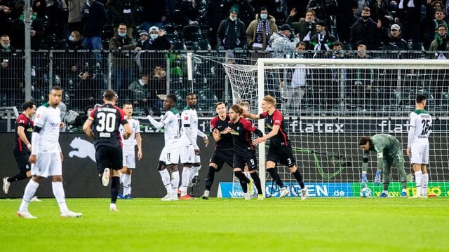 Freiburg lag in Mönchengladbach bereits nach 25 Minuten mit 5:0 vorn. Freiburg lag in Mönchengladbach bereits nach 25 Minuten mit 5:0 vorn.