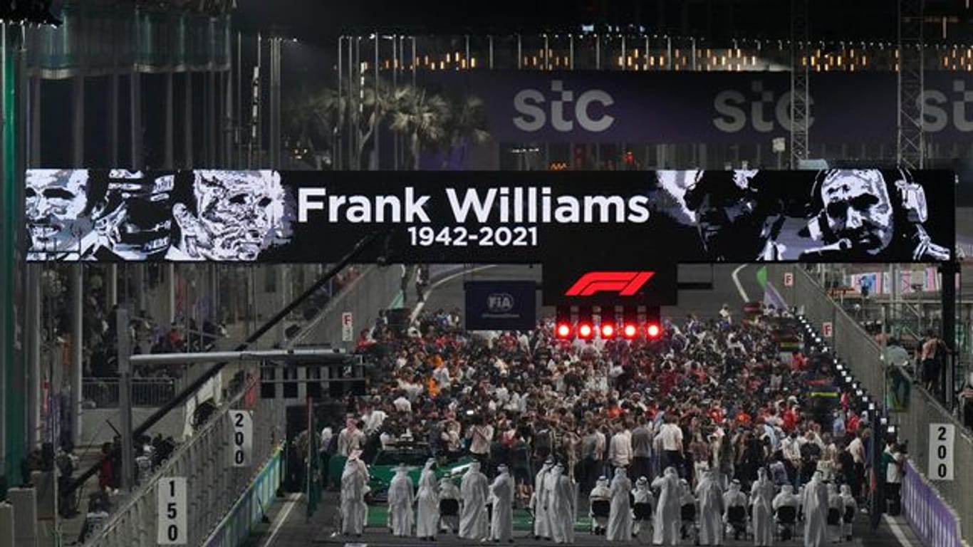 Vor dem Rennen wird der Teamchef-Legende Frank Williams gedacht.