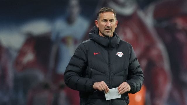 Als Platzhalter an der Seitenlinie soll Achim Beierlorzer im Fernduell mit dem FC Brügge wenigstens noch Gruppenplatz sichern.