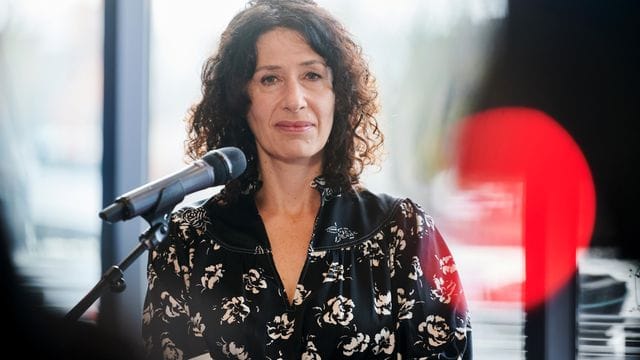 Die Berliner Spitzenpolitikerin Bettina Jarasch von Bündnis 90/Die Grünen bei einem Pressestatement. Die Berliner Spitzenpolitikerin Bettina Jarasch von Bündnis 90/Die Grünen bei einem Pressestatement.