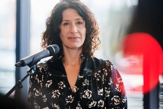 Die Berliner Spitzenpolitikerin Bettina Jarasch von Bündnis 90/Die Grünen bei einem Pressestatement.
