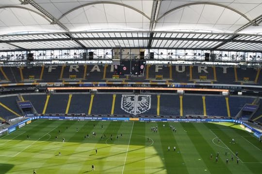 Eintracht Frankfurt darf seine letzten beiden Heimspiele in diesem Jahr vor jeweils 15.