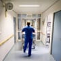 Corona-Pandemie: Bundestag berät über Impfpflicht für Personal in Kliniken