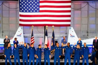 Die US-Raumfahrtbehörde Nasa gibt in Houston die Astronautenanwärter für das Jahr 2021 bekannt.