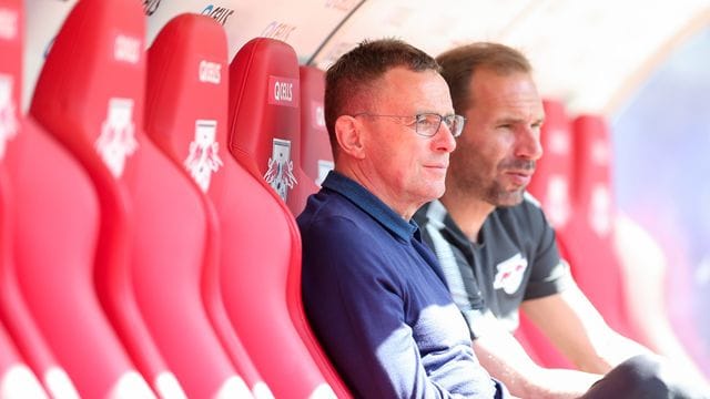 Ralf Rangnick kennt den Sportpsychologen Sascha Lense (r) bereits von RB Leipzig. Ralf Rangnick kennt den Sportpsychologen Sascha Lense (r) bereits von RB Leipzig.