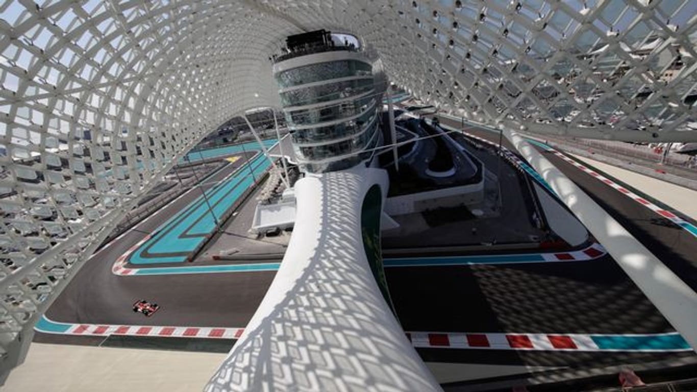 Auf dem Yas Marina Circuit in Abu Dhabi findet 2021 das letzten Rennen der Formel-1-Saison statt.