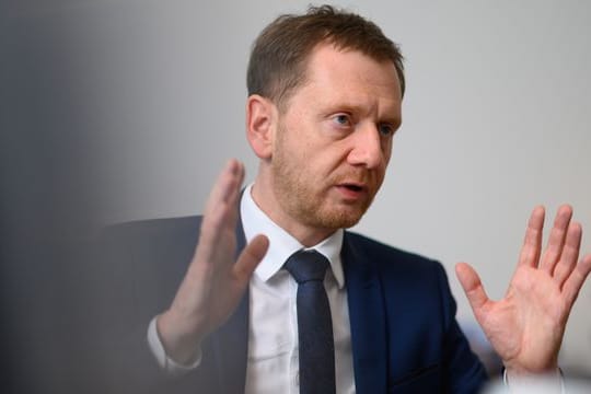 Michael Kretschmer (CDU), Ministerpräsident von Sachsen, im Gespräch mit der Deutschen Presse-Agentur.