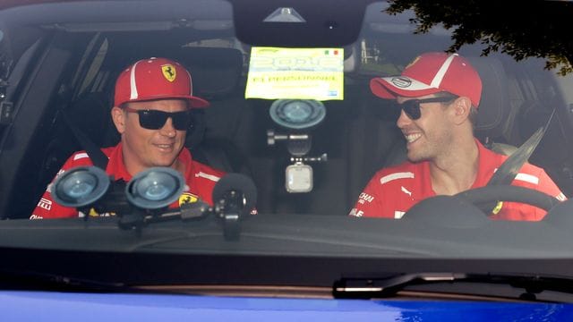 Will seinen ehemaligen Ferrari-Kollegen Sebastian Vettel (r) in Zukunft wieder öfter treffen: Kimi Räikkönen.