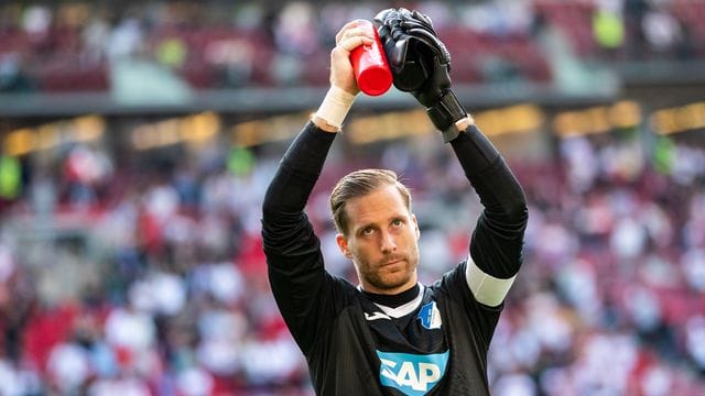 Torhüter Oliver Baumann verlängerte seinen Vertrag bei der TSG 1899 Hoffenheim. Torhüter Oliver Baumann verlängerte seinen Vertrag bei der TSG 1899 Hoffenheim.