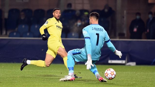 Arnaut Danjuma trifft zur Führung in Bergamo.