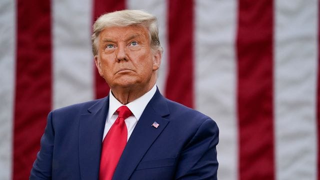 Donald Trump, ehemaliger Präsident der USA, nimmt im Rosengarten des Weißen Hauses an einer Pressekonferenz zu den Maßnahmen seiner Regierung gegen die Corona-Pandemie teil. Donald Trump, ehemaliger Präsident der USA, nimmt im Rosengarten des Weißen Hauses an einer Pressekonferenz zu den Maßnahmen seiner Regierung gegen die Corona-Pandemie teil.