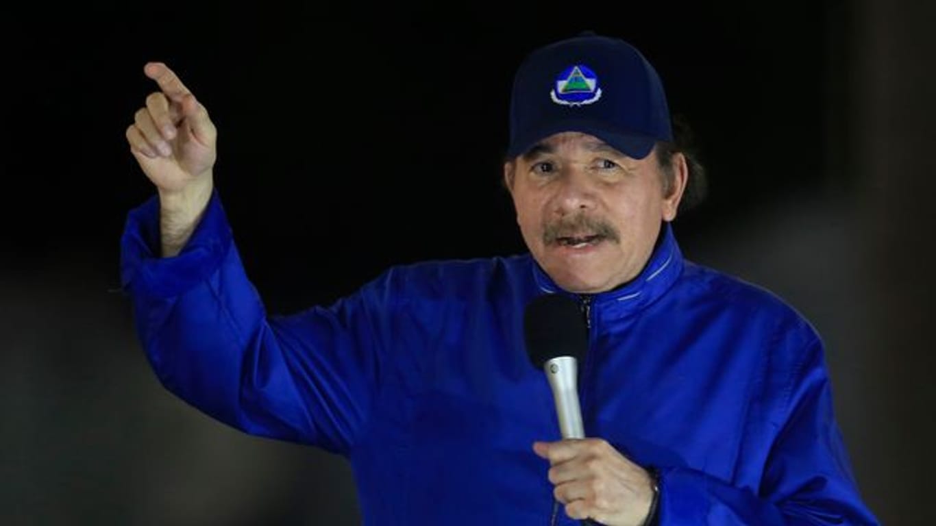 Daniel Ortega, Präsident von Nicaragua, spricht bei der Einweihungsfeier einer Autobahnüberführung.