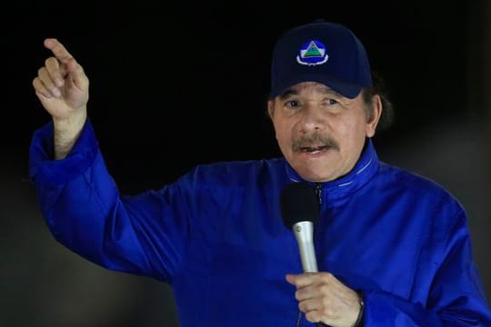 Daniel Ortega, Präsident von Nicaragua, spricht bei der Einweihungsfeier einer Autobahnüberführung.