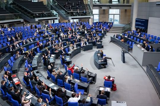 Der Bundestag hat weiteren Verschärfungen in der Corona-Pandemie zugestimmt.