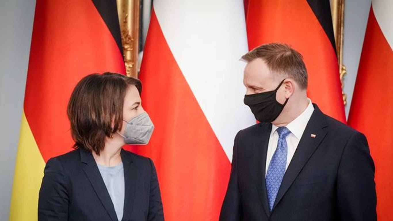 Annalena Baerbock zusammen mit dem polnischen Präsidenten Andrzej Duda.