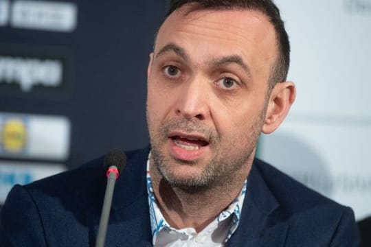 Bob Hanning, Geschäftsführer des Handball-Bundesligisten Füchse Berlin, spricht bei einer Pressekonferenz.