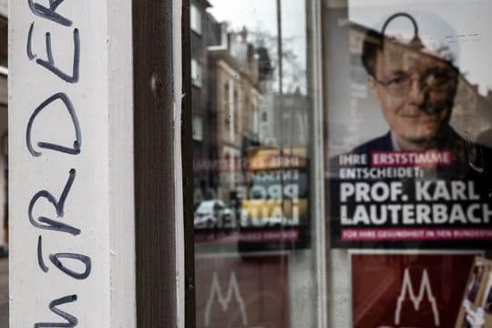 Das Wort "Mörder" wurde an die Fassade des Kölner Wahlkreisbüro des neuen Bundesgesundheitsministers geschmiert.