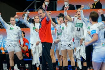 Die deutschen Handball-Frauen haben erstmals seit 2013 ein WM-Viertelfinale erreicht.